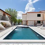 Frane By Interhome Feriehus Maslenica