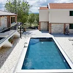 Frane By Interhome Maslenica