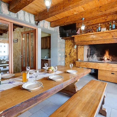Frane By Interhome Сasa de vacaciones