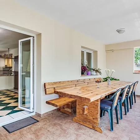 Сasa de vacaciones Frane By Interhome