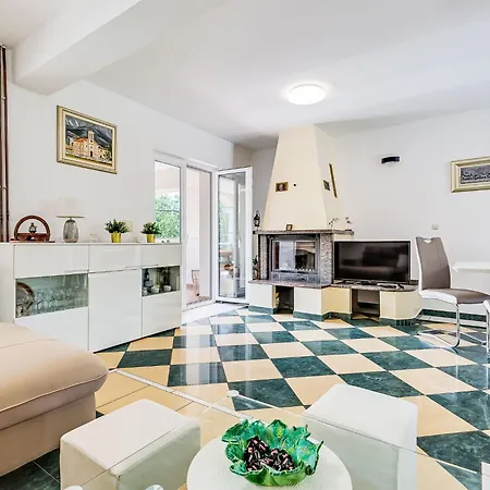 Сasa de vacaciones Frane By Interhome