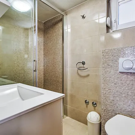 Сasa de vacaciones Frane By Interhome