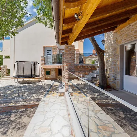 Frane By Interhome * Maslenica