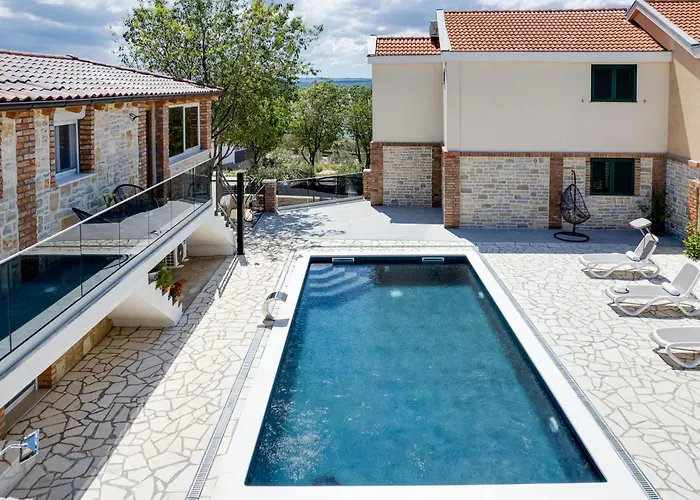 Frane By Interhome Maslenica