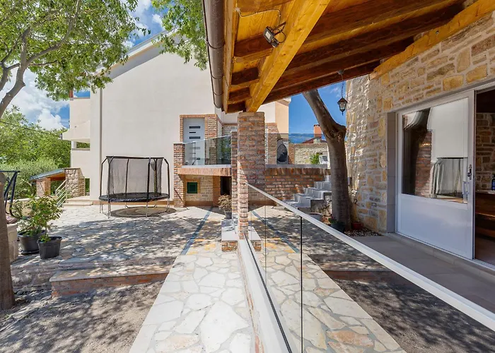 Frane By Interhome * Maslenica